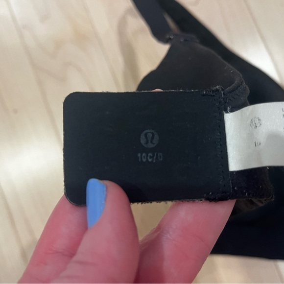 lululemon Classic Black Sports Bra size 10 C/D - Picture 3 of 5